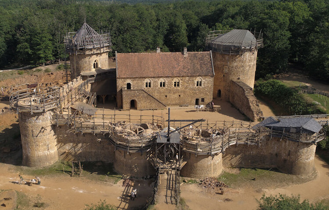 Florence Campenon  Guédelon : un château médiéval en construction depuis  20 ans !