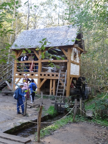 Le moulin de l'étang à Guédelon